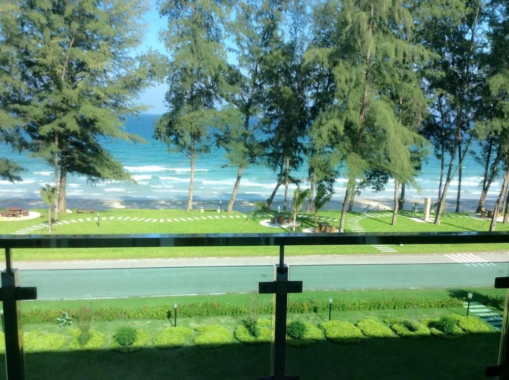 Greenseaviewresort Bangsaphan 42/50