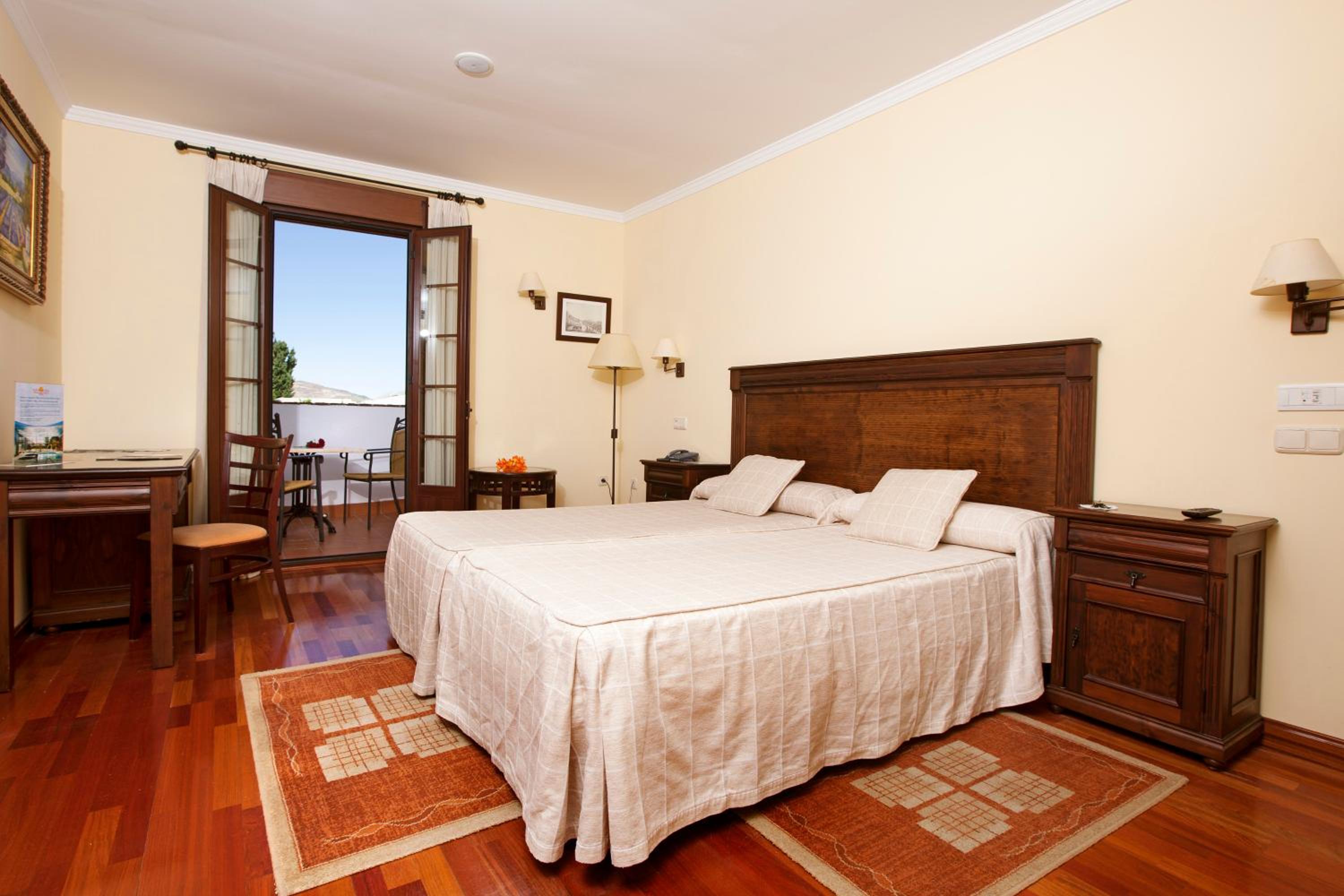 Standard, Twin Beds