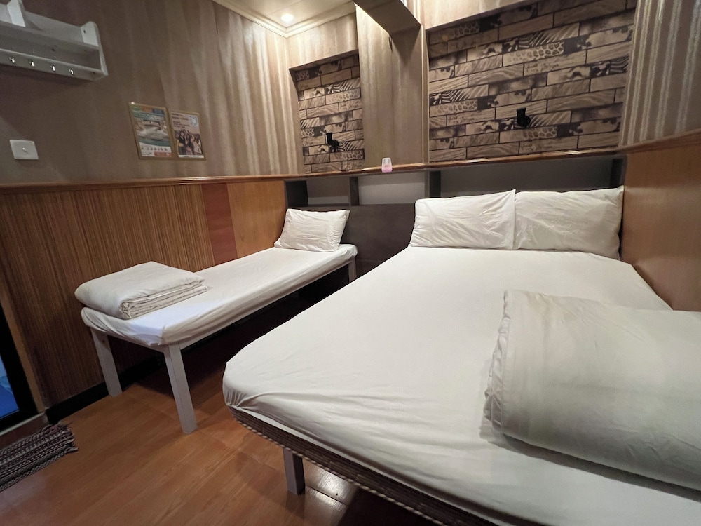 Kowloon New Hostel 17/35
