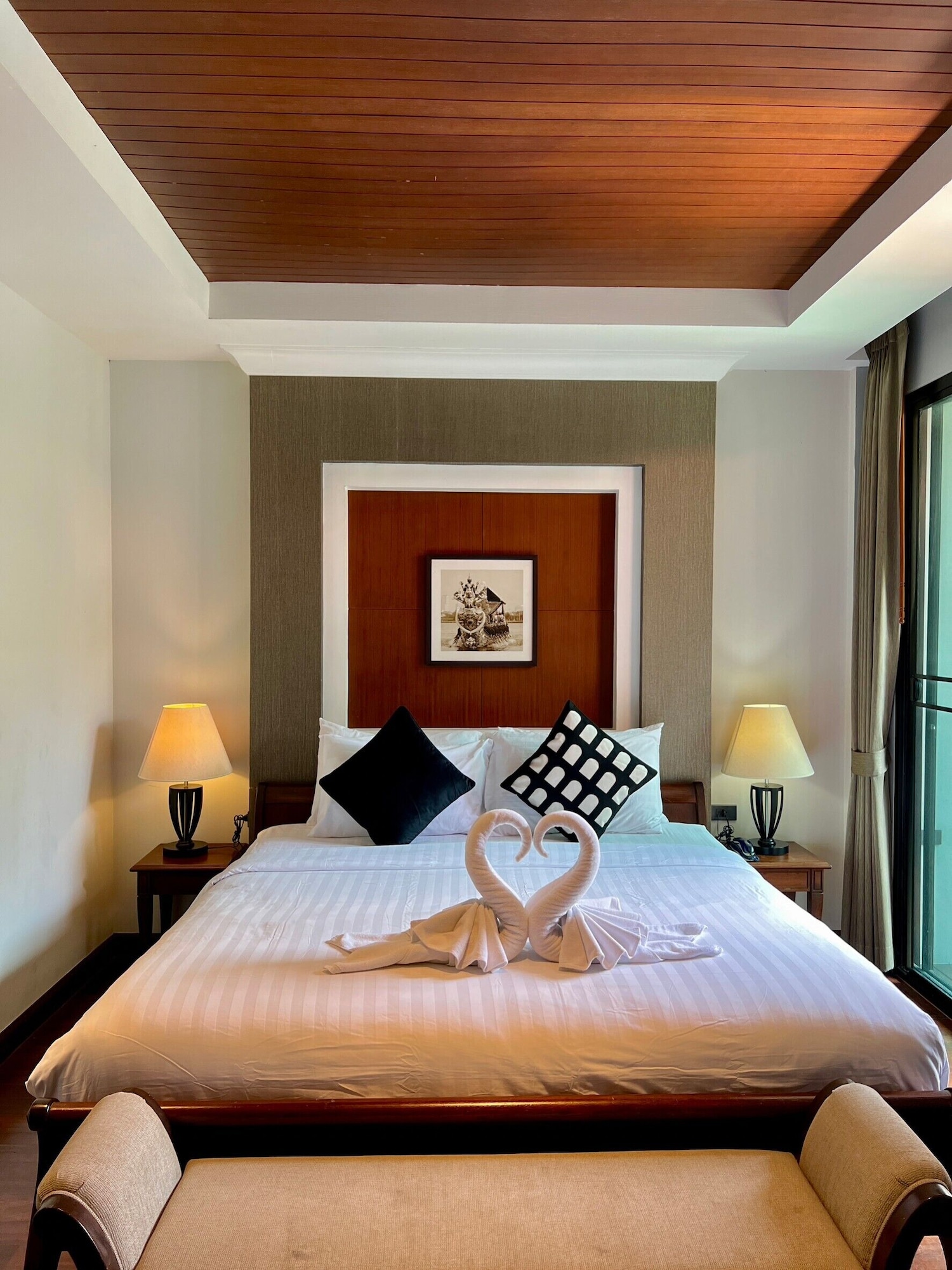 ROOM, POOL VIEW