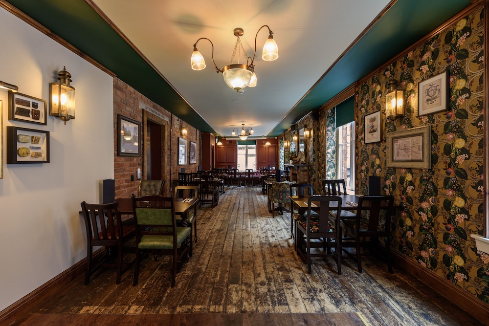 The Abel Heywood Pub & Boutique Hotel 31/43
