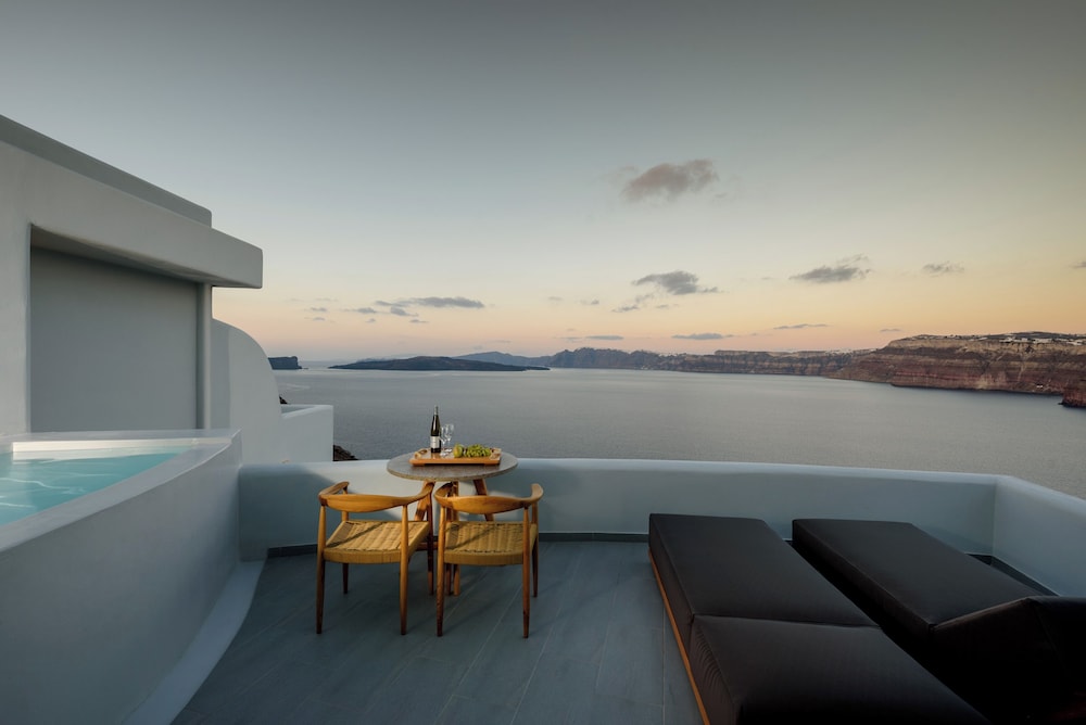 Neptune Luxury Spa Suites 49/72