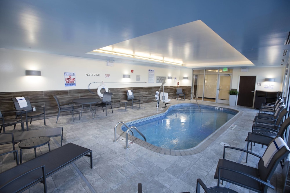 Fairfield Inn And Suites Detroit Lakes 1/33