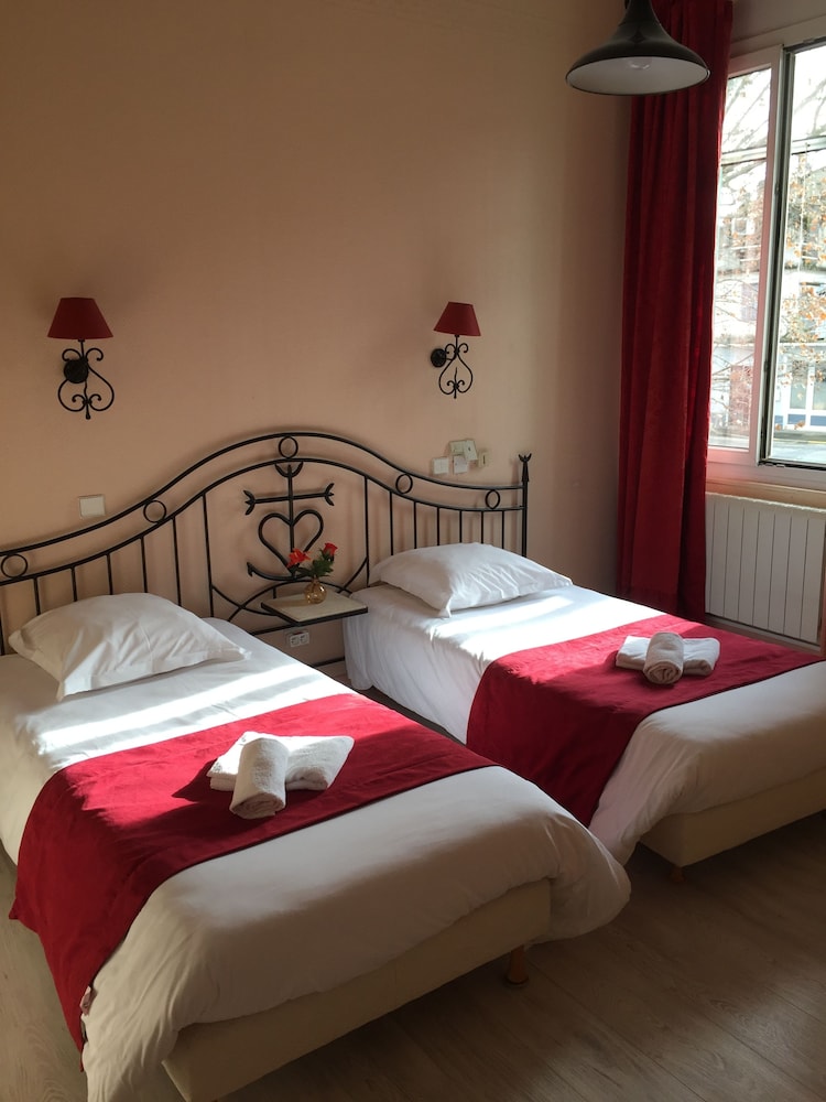 HOSTELLERIE DE LA SOURCE 13/49