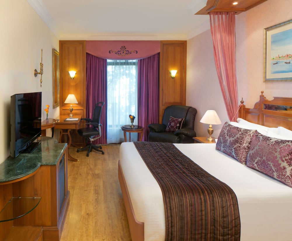 Radisson Blu Hotel & Suites GRT Chennai 15/50