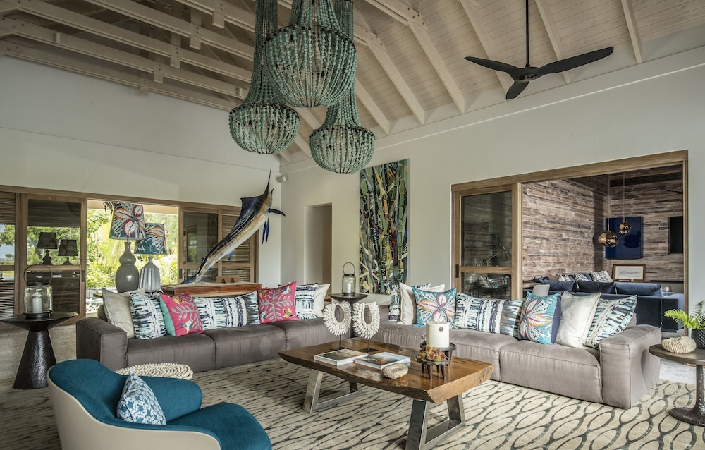 FOUR SEASONS RESORT SEYCHELLES AT DESROCHES ISLAND 27/58