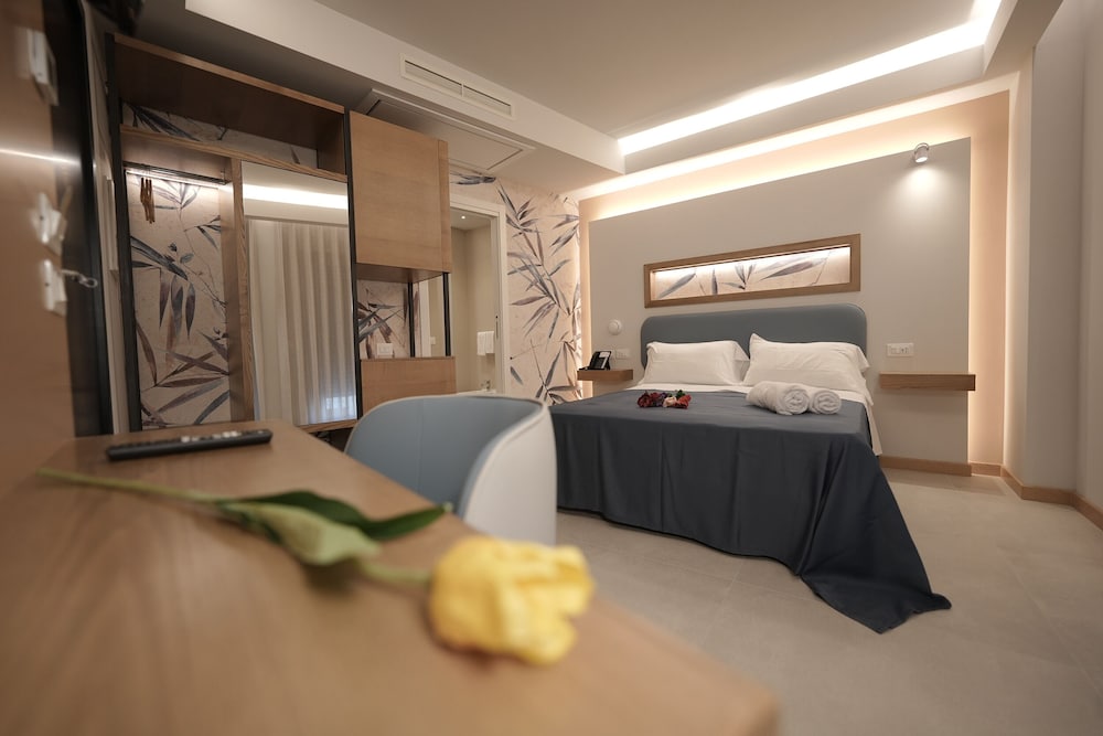 Eliseo Palace Tropea 36/55