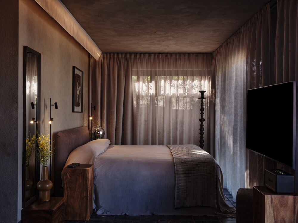Penthouse Suite, King Bed, Acropolis View, Outdoor Jetted Tub, Sofa