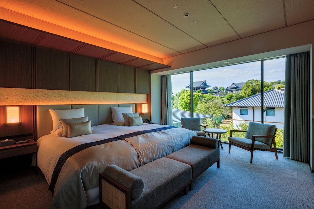 Garden, King Bed