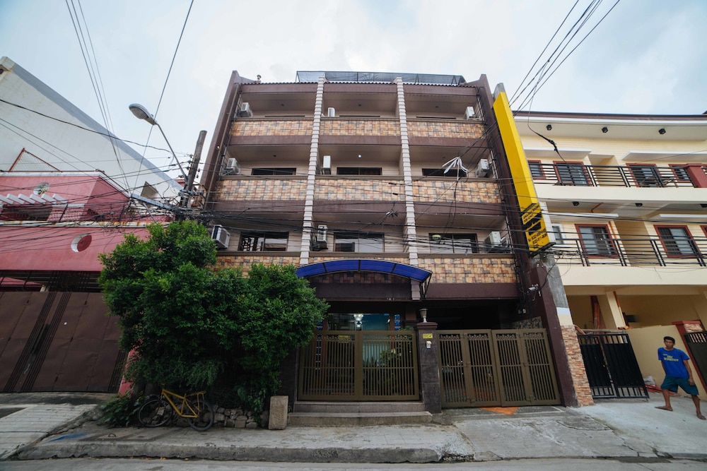 L Mansion 2 Palanan Makati City 1/18