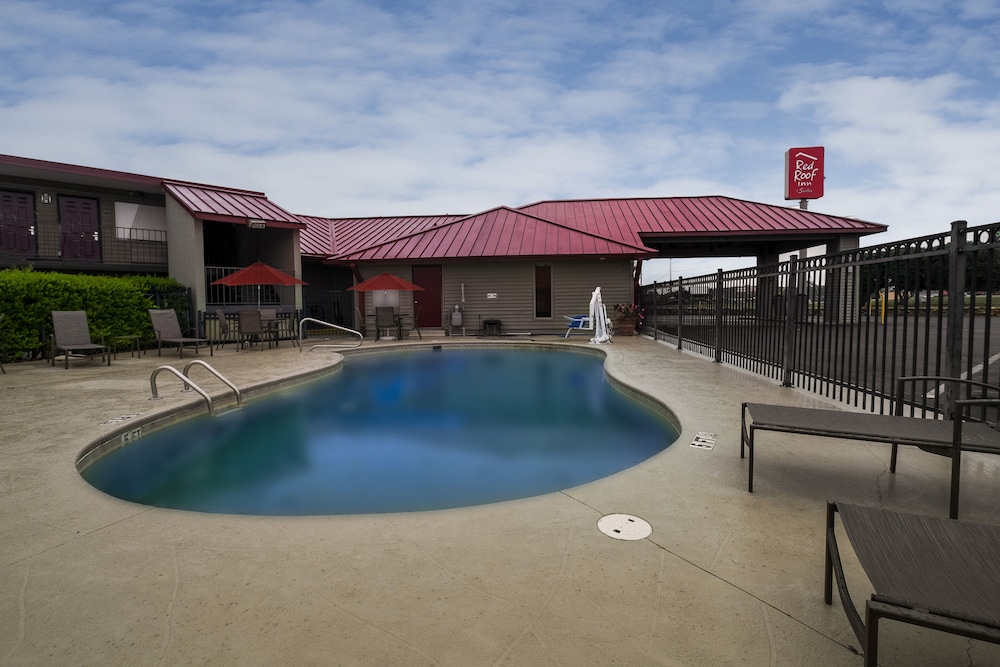 Red Roof Inn & Suites Dothan 1/40