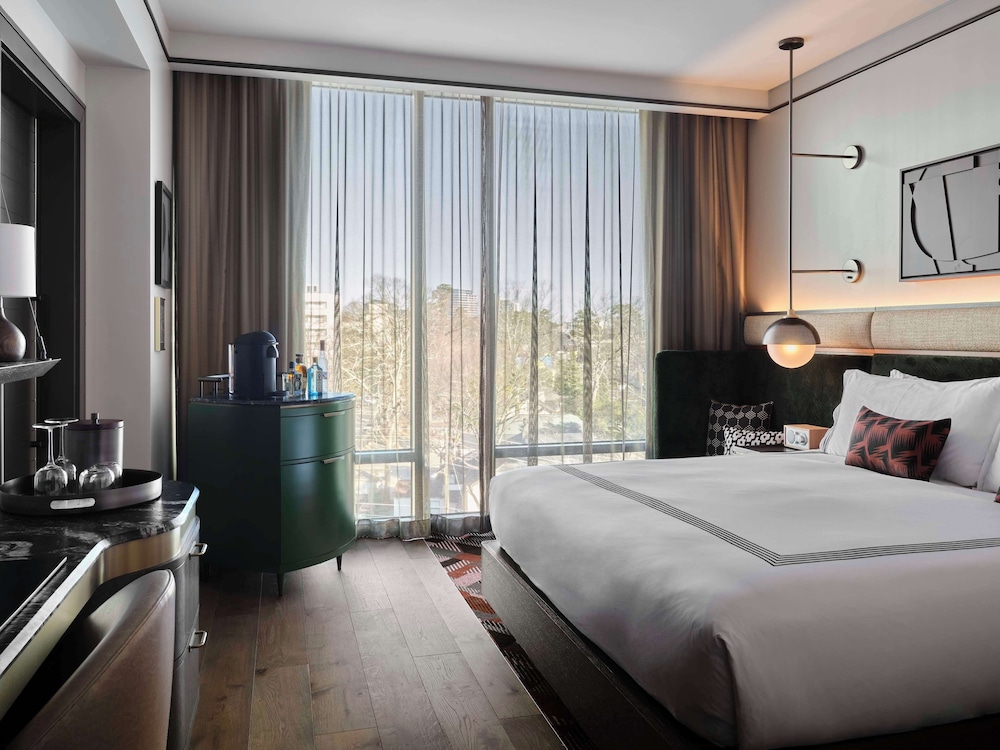 Suite, King Bed, City View, Parlor