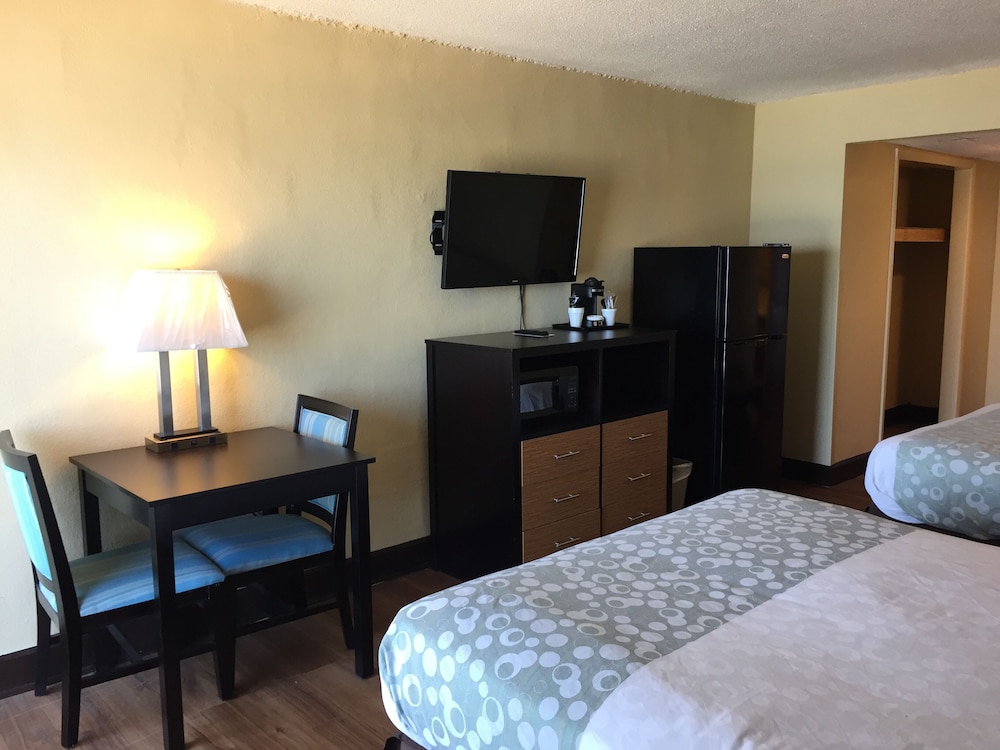 Blu Atlantic Oceanfront Hotel Suites 29/59
