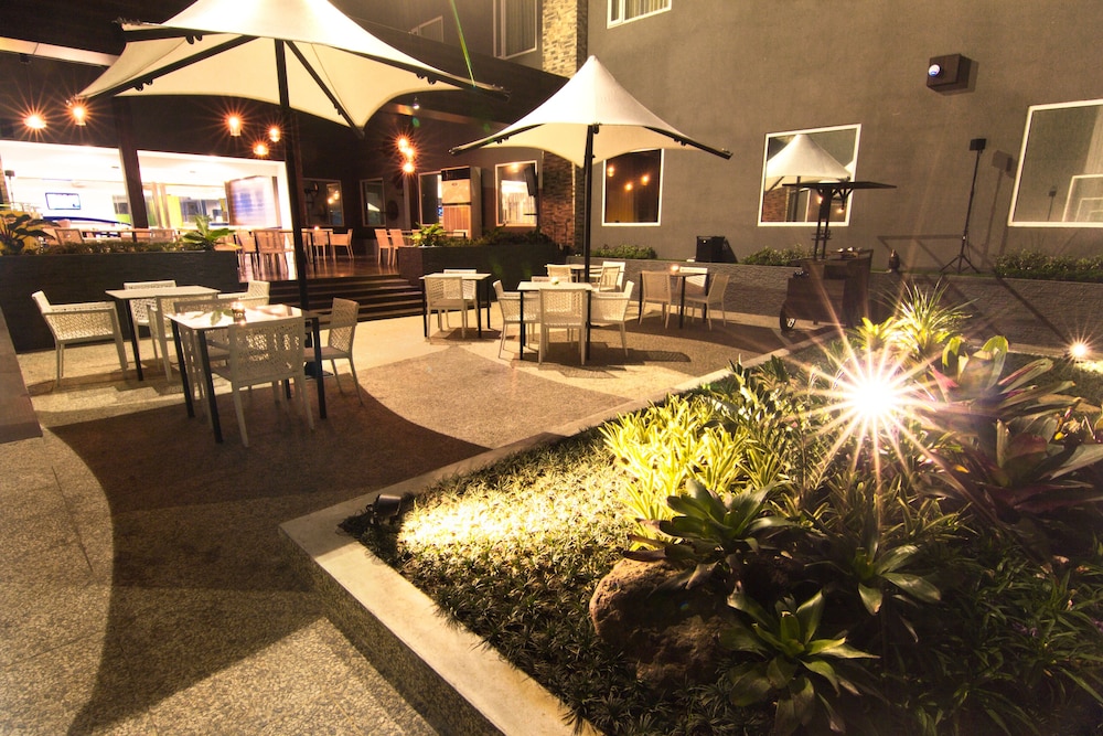 Bonnet Hotel 28/34