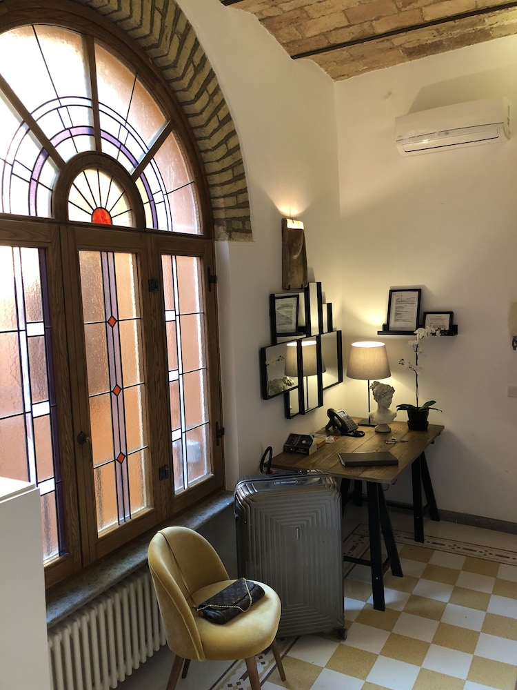 Giuturna Boutique Hotel 50/73