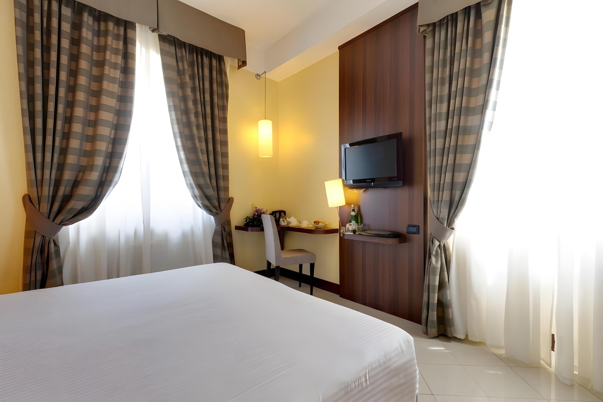 ROOM, SINGLE