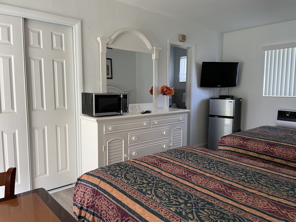 Shell Motel 63/73