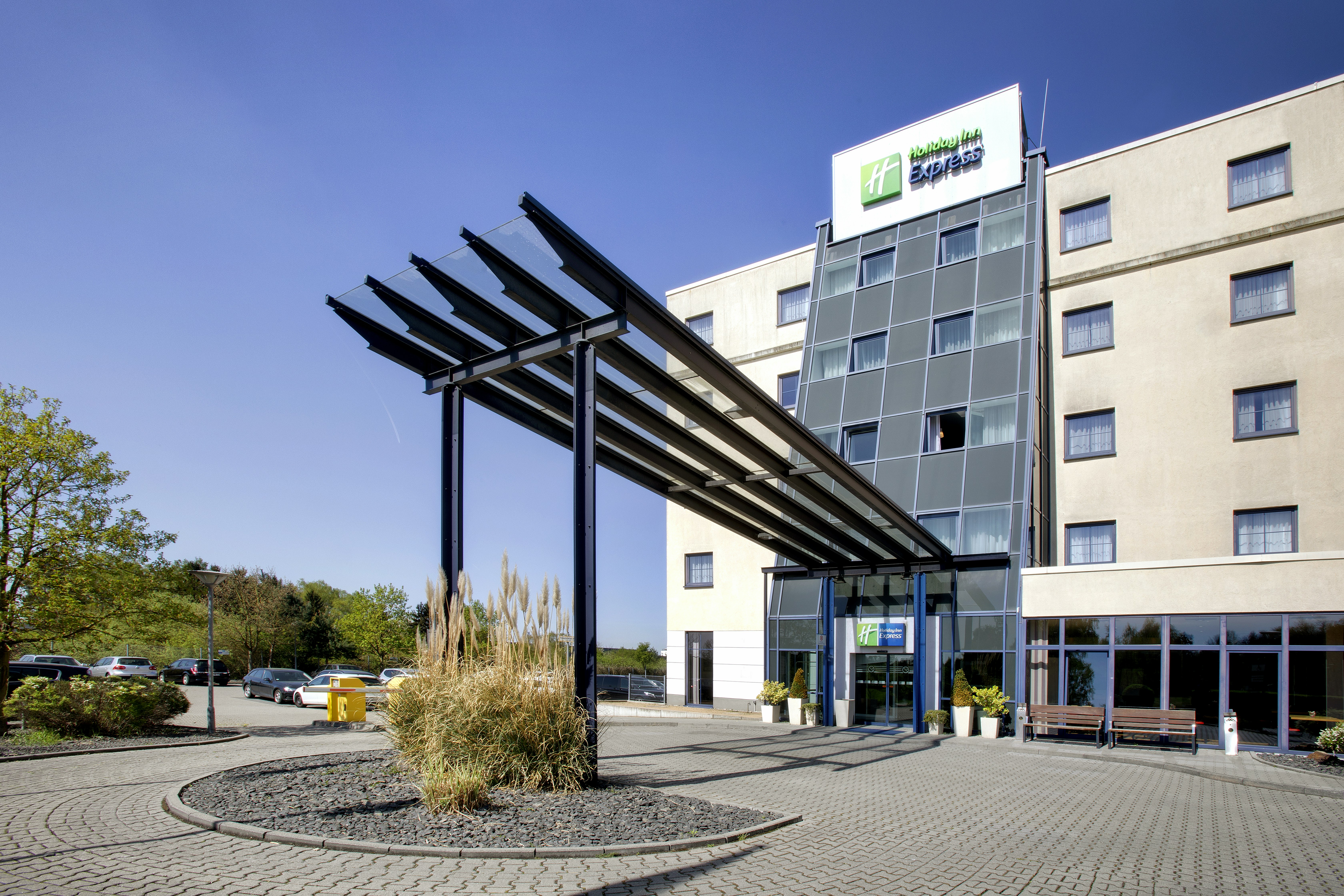 HOLIDAY INN EXPRESS FRANKFURT AIRPORT 55/58