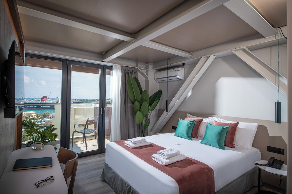 جناح جونيور ديلوكس بإطلالة على البحر، Infinity City Boutique Hotel 5/9