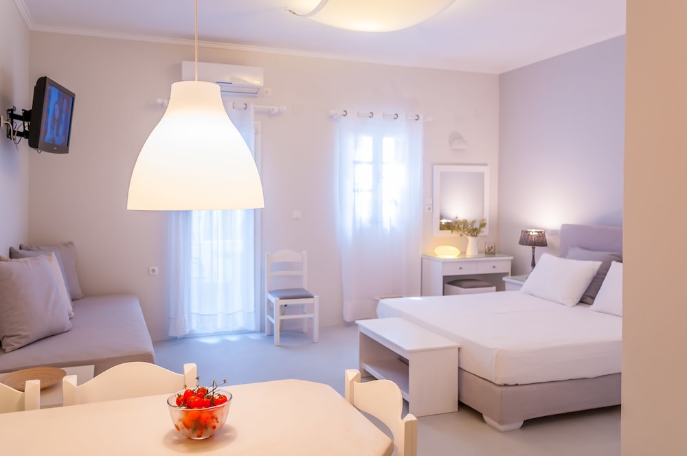Milos Bay Suites 15/50