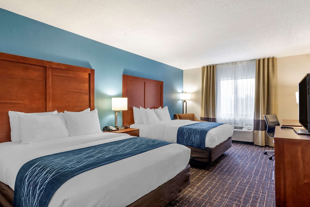 Comfort Inn and Suites Lees Summit Kansas City 5/50