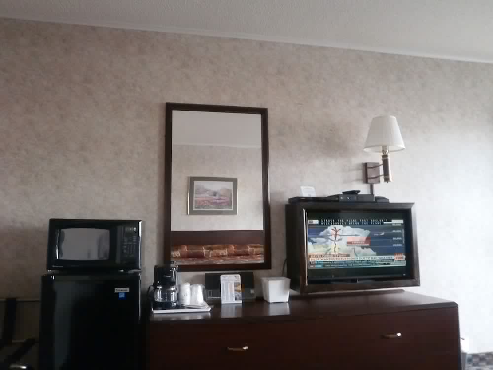 Richmond Inn & Suites 26/36