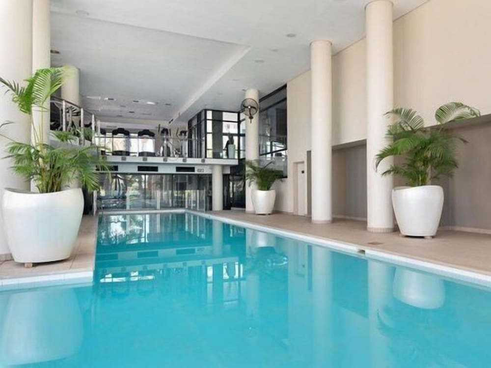 Century City Boutique Apartments 17/50