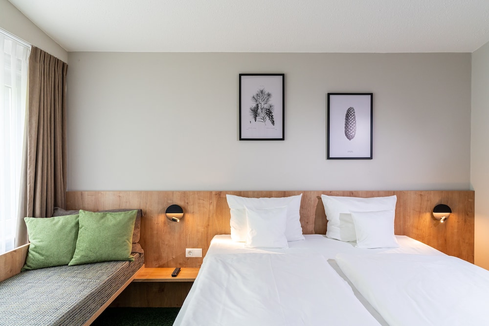 Waldhotel Tannenhauschen 11/50