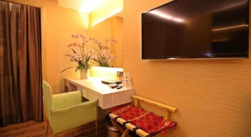 JC Mark Hotel 9/53