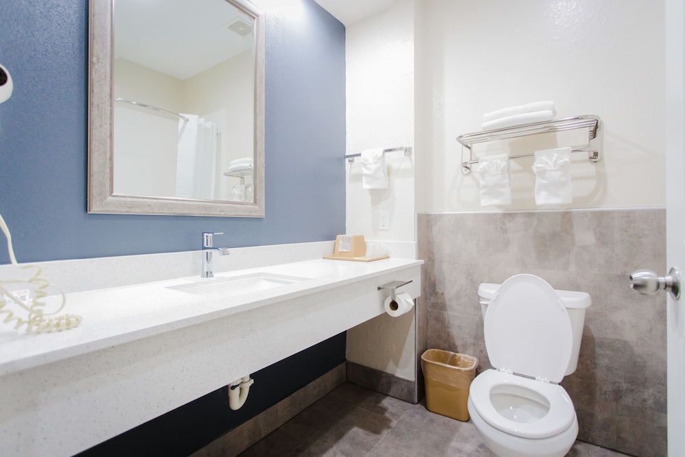 Scottish Inns & Suites Willowbrook Houston 26/33
