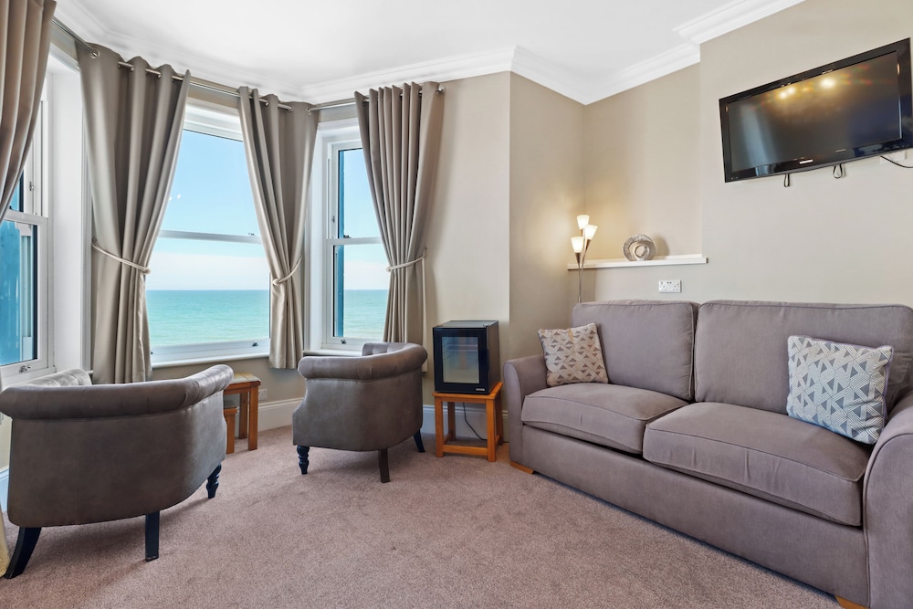 The Beach Front Guest House 24/43