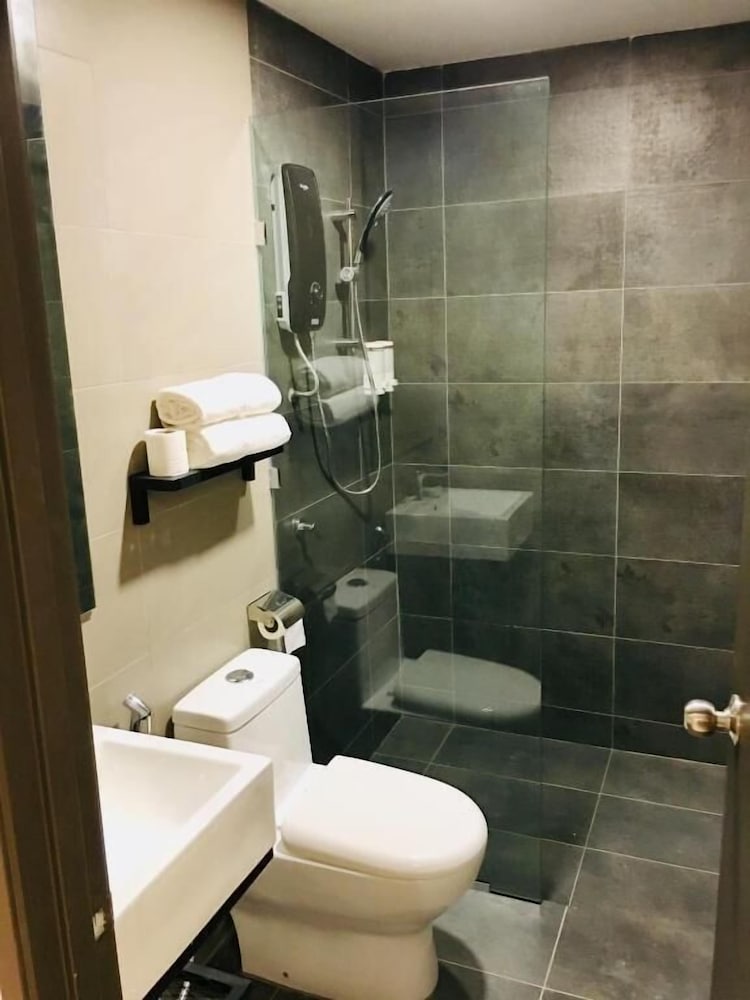 Enclave Hotel 21/26