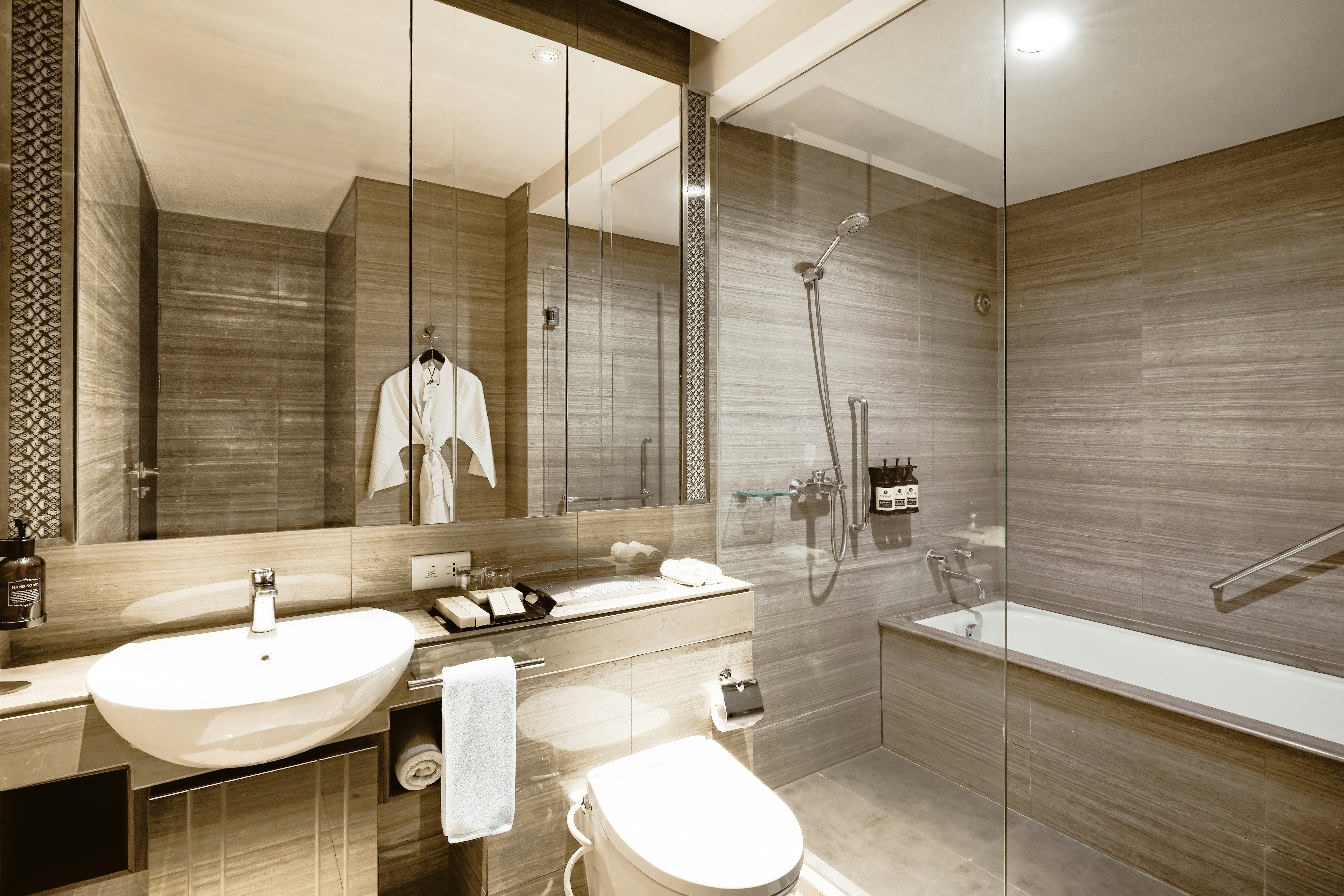 ASCOTT WATERPLACE SURABAYA 71/74