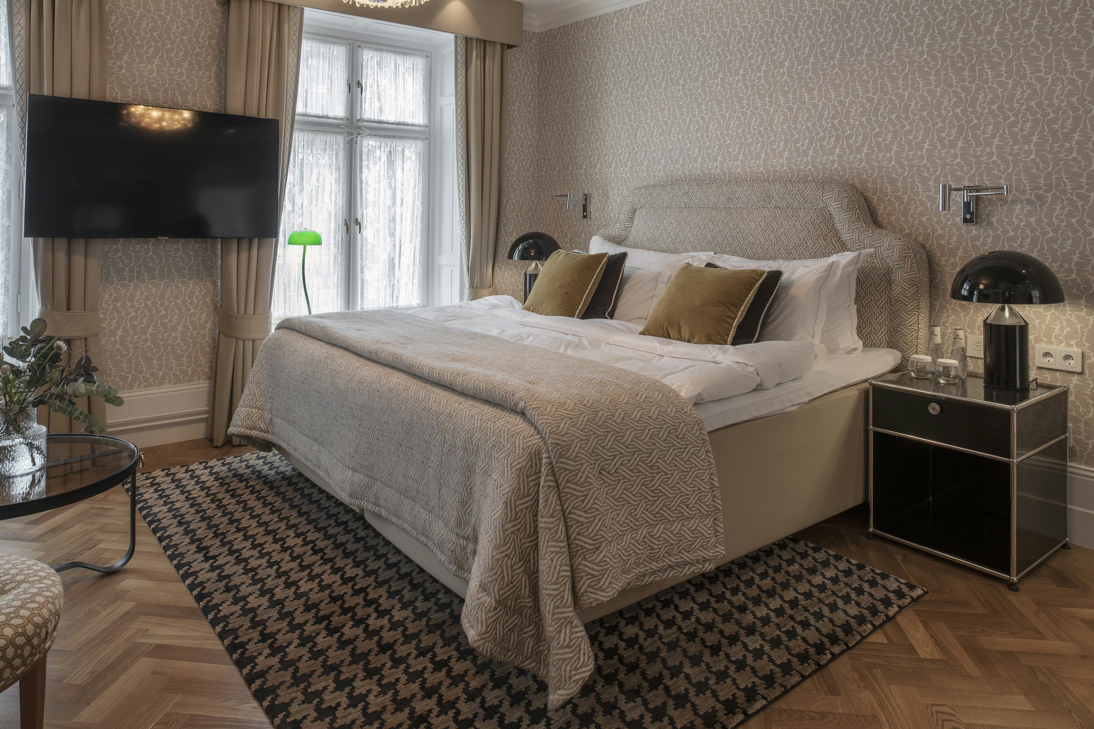 Deluxe, Street or Courtyard View