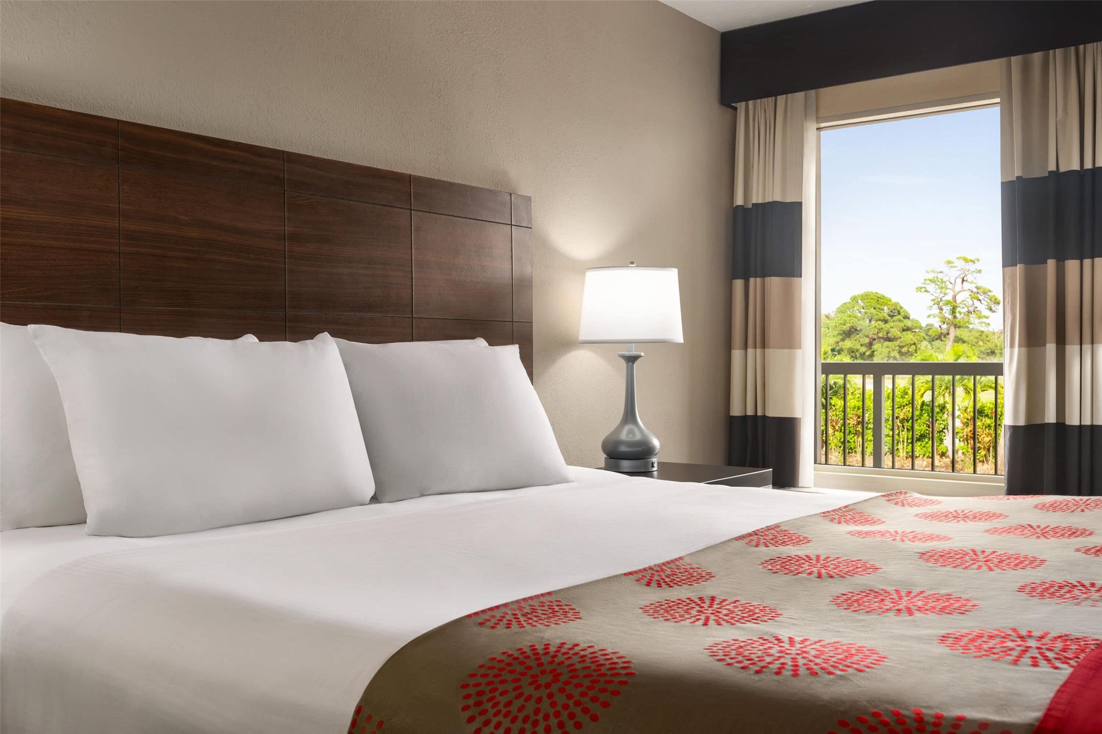 Ramada by Wyndham Sarasota Waterfront 30/71
