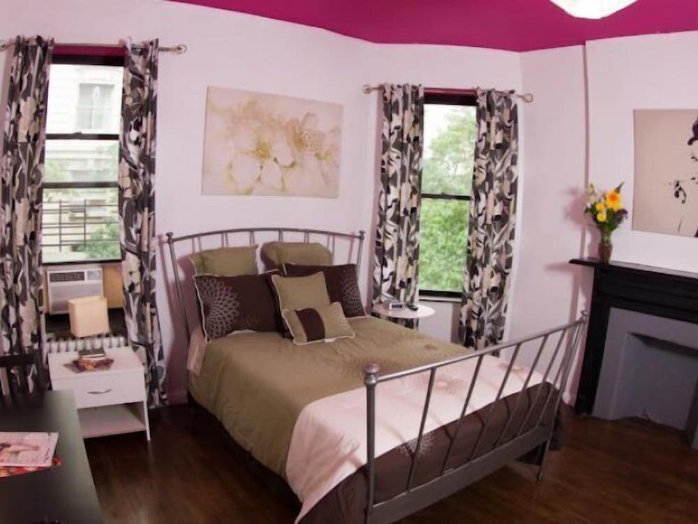 Central Park West Hostel 10/30