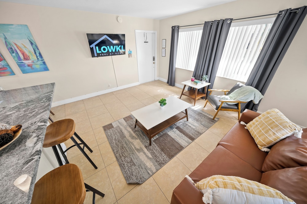 Coco Palms Apartments by Lowkl 9/28