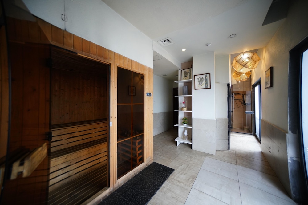 Mado Hotel 43/66