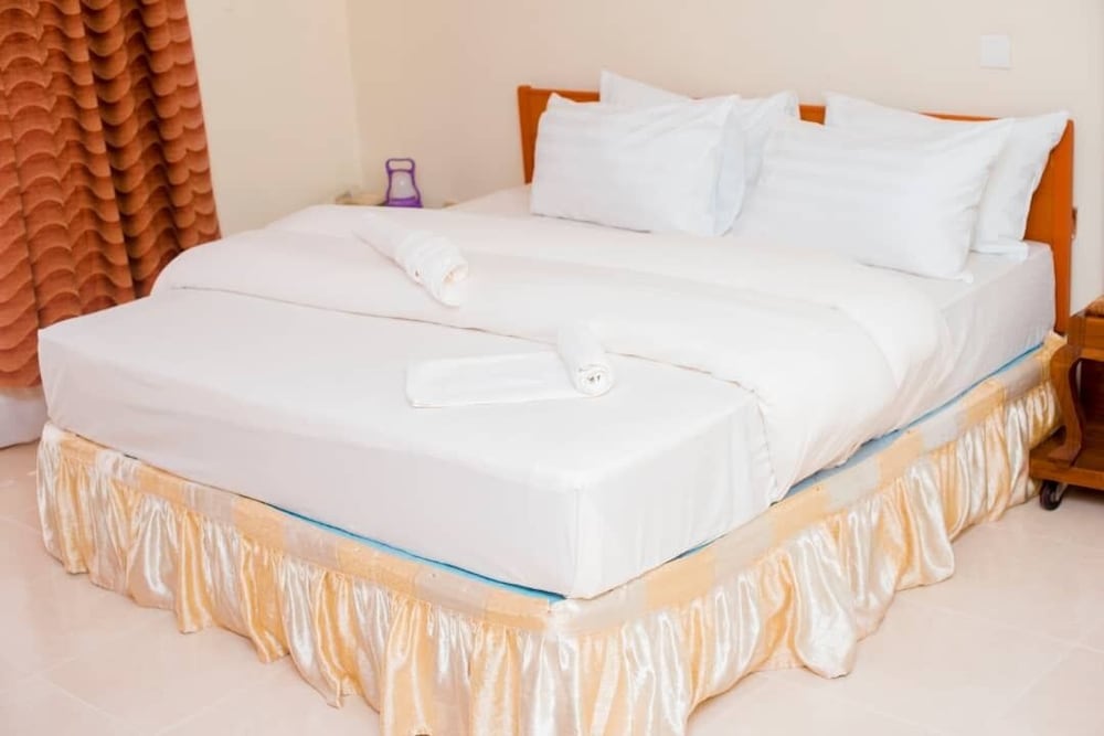 DELUXE, DOUBLE BED