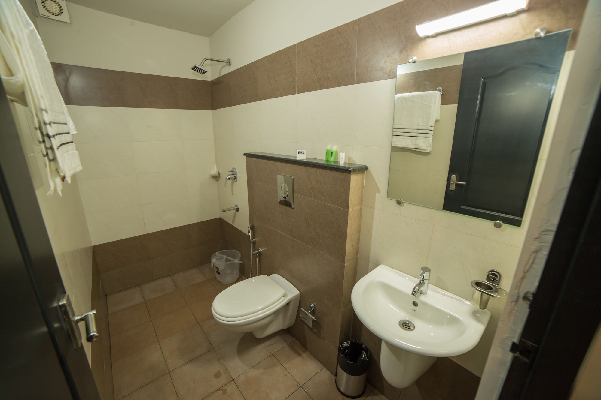 غرفة قياسية بسرير كوين، South Gate Residency 5/5