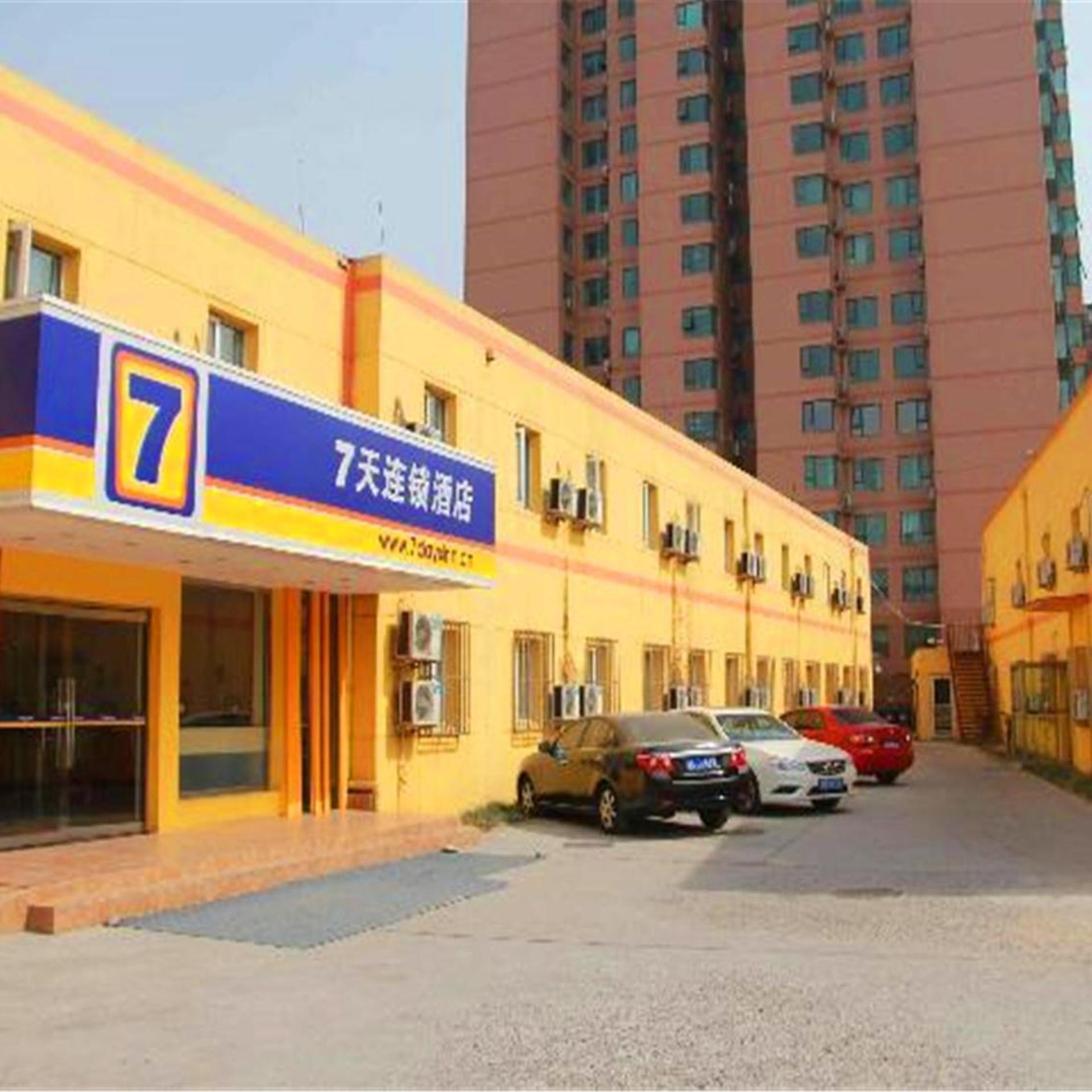 7 Days Inn (Beijing Liujiayao Metro Station) 40/50