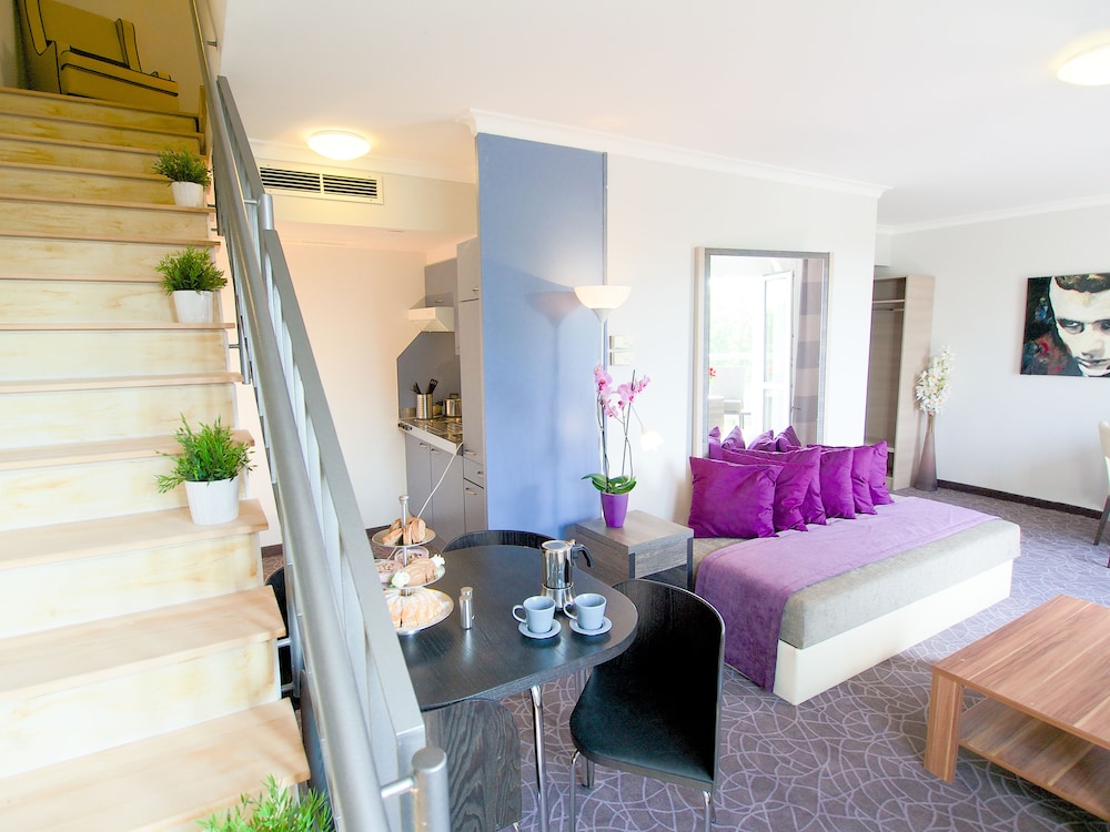 24hours Apartment Hotel 37/49