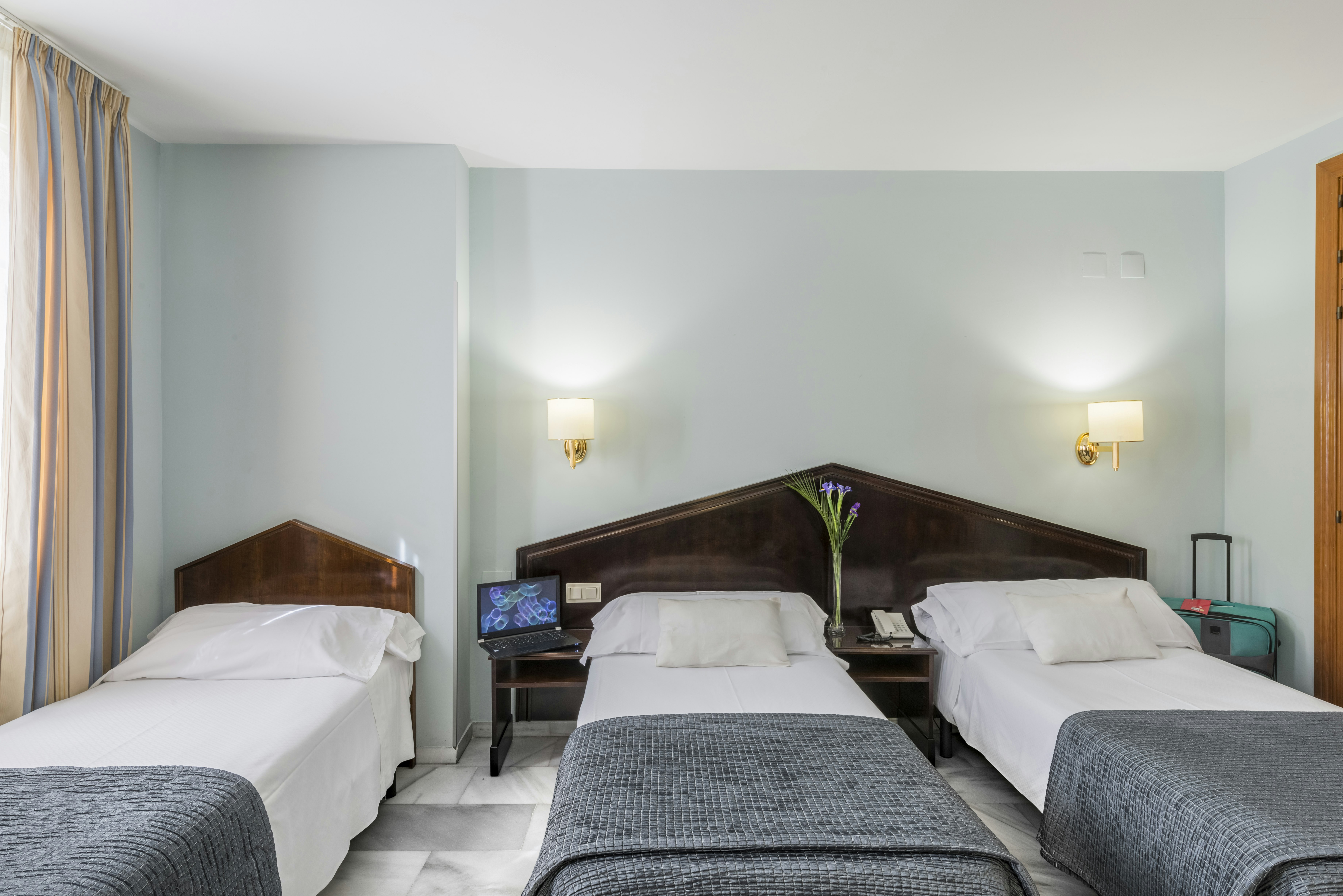 Navas Hotel 38/82