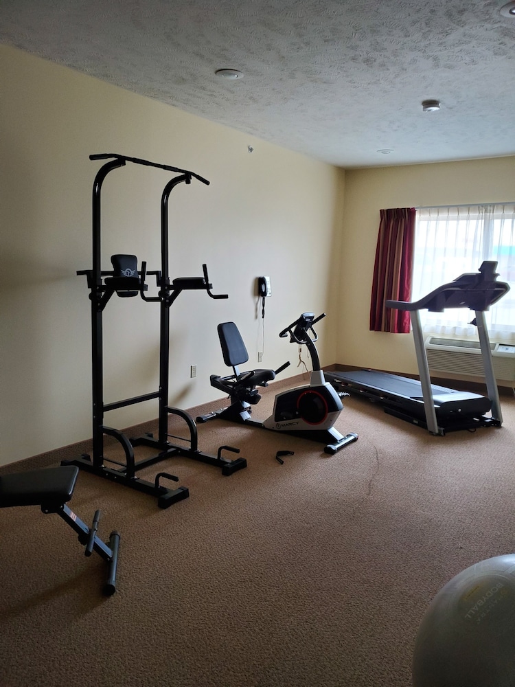 Edgewood Hotel and Suites 14/27