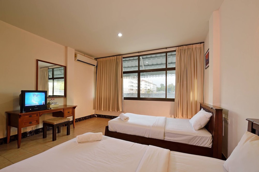 Krabi Grand Place Hotel 8/21