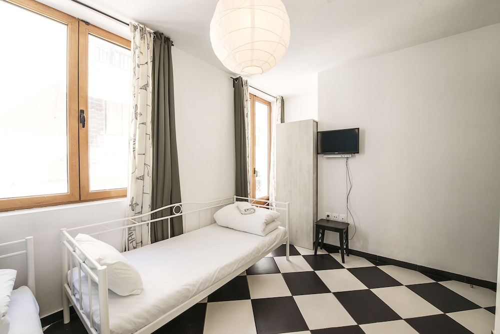 Safestay Athens 14/28
