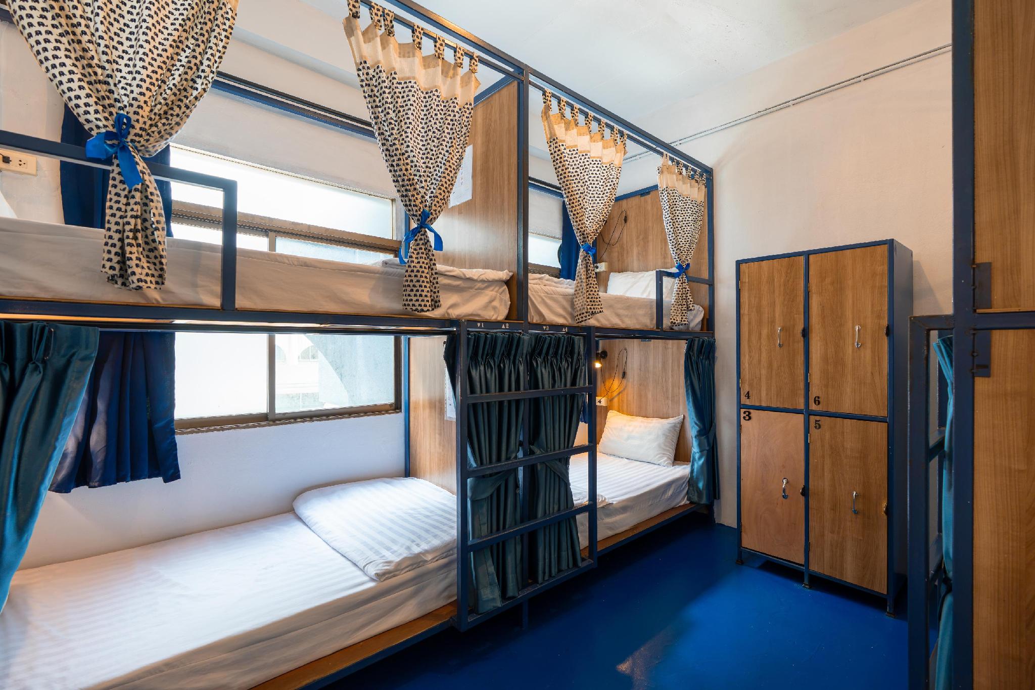 Female Dorm, Female Only, 6 Beds, 3 Bunk Beds, Shared Bathroom