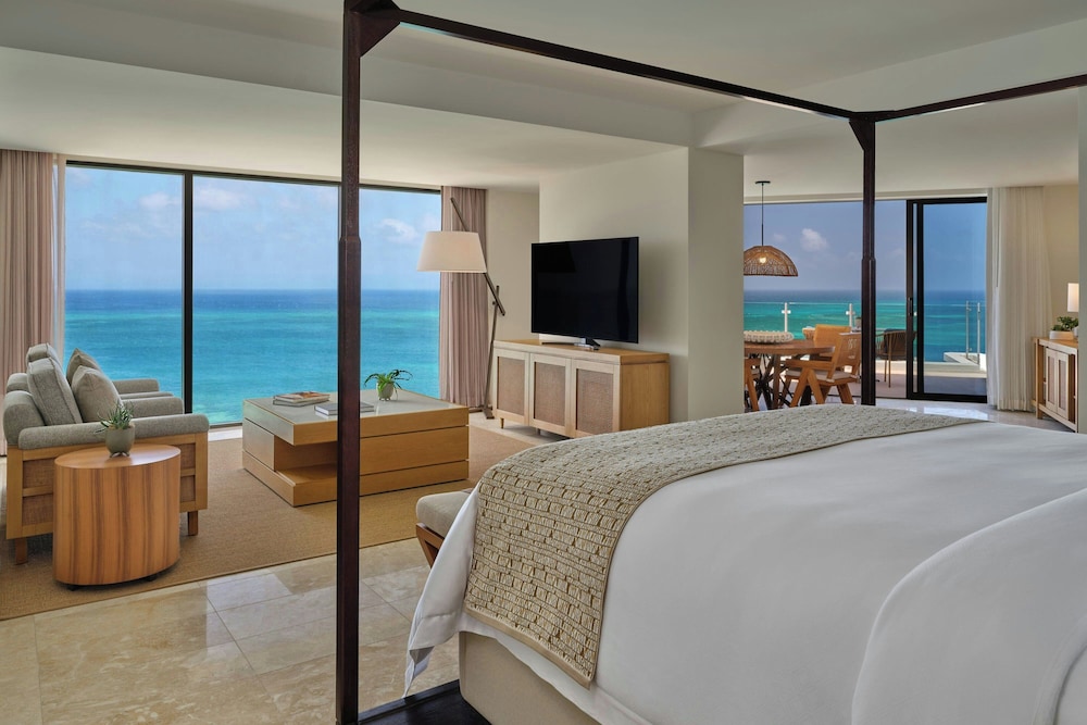 Junior Suite, King Bed, Ocean Front, Balcony
