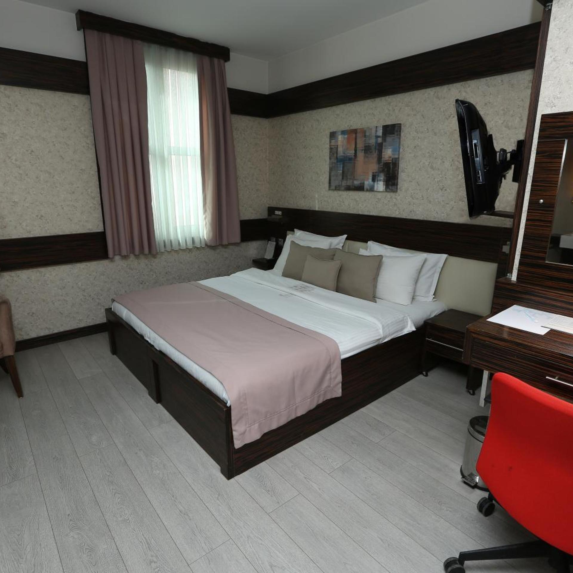 Wes Hotel 17/55