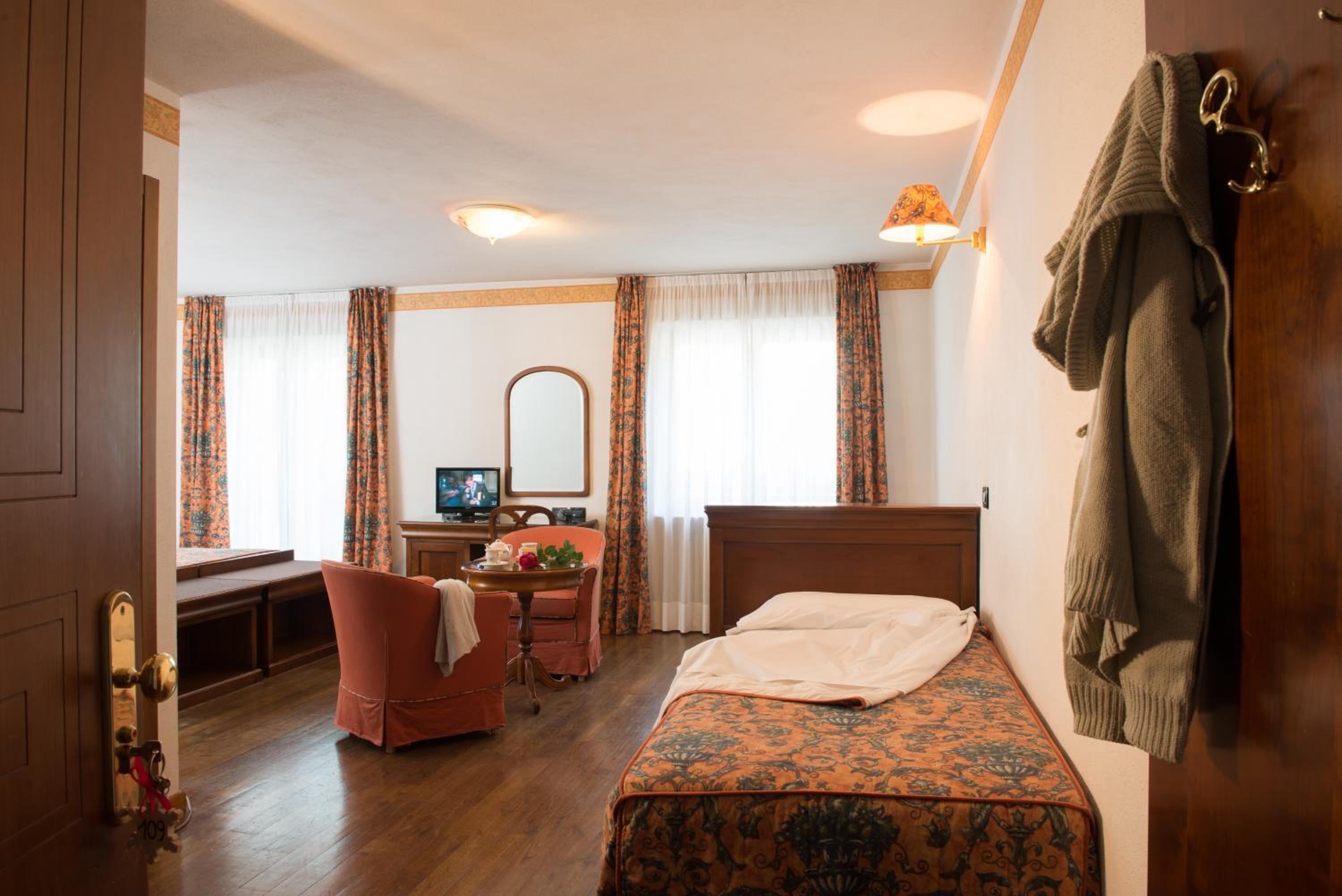 HOTEL TOURIST 17/54